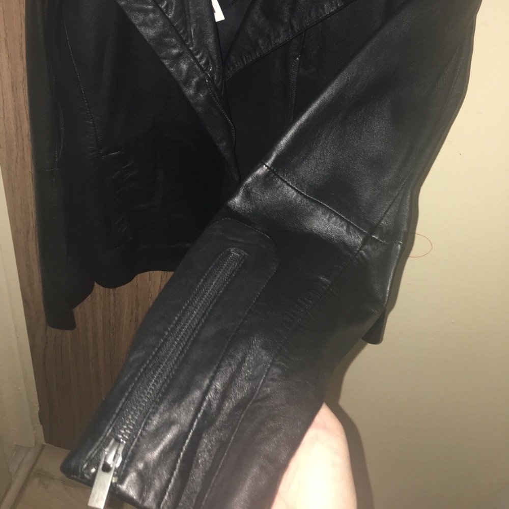 Leather jacket - Picture 3 of 6